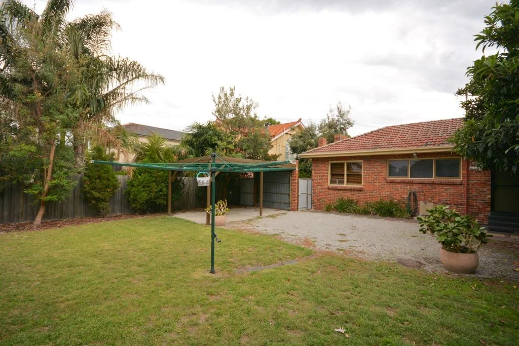 17 Gladstone Parade, Elsternwick, Vic 3185