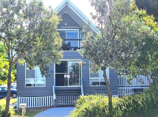 17 Koonwarra Parade, Macleay Island, Qld 4184
