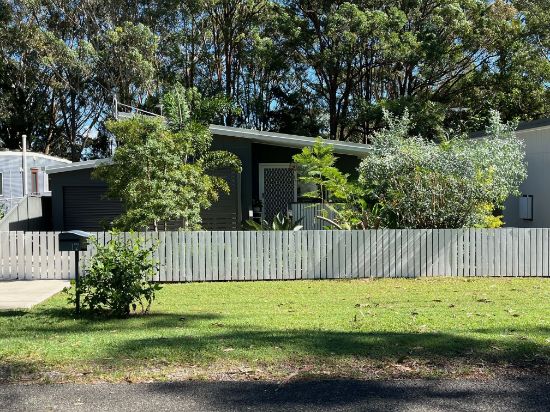 17 Lau St, Russell Island, Qld 4184