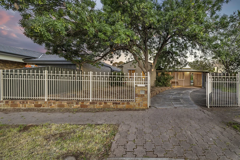 17 Leander Crescent, Greenacres, SA 5086