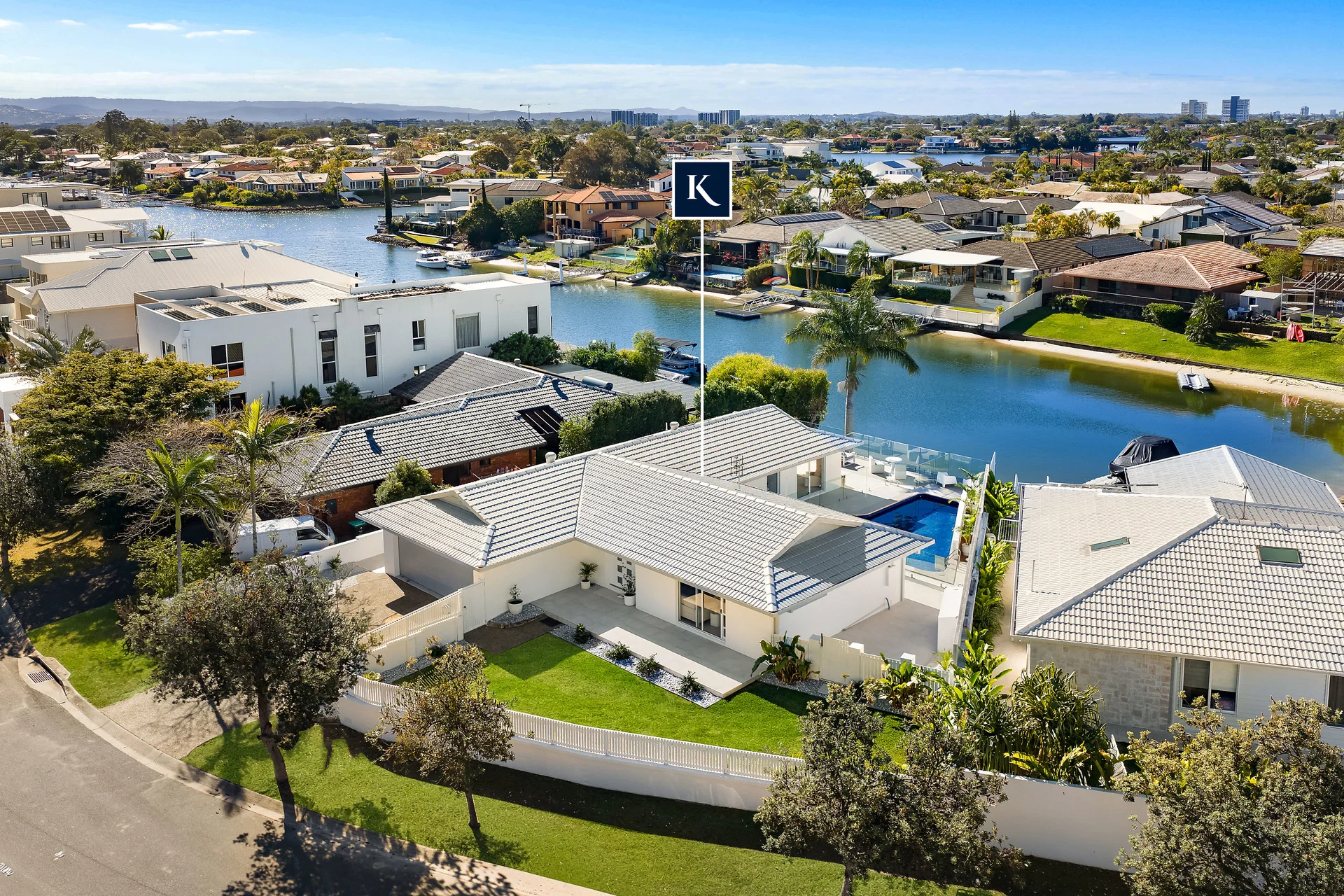 17 McIlwain Drive, Mermaid Waters, Qld 4218