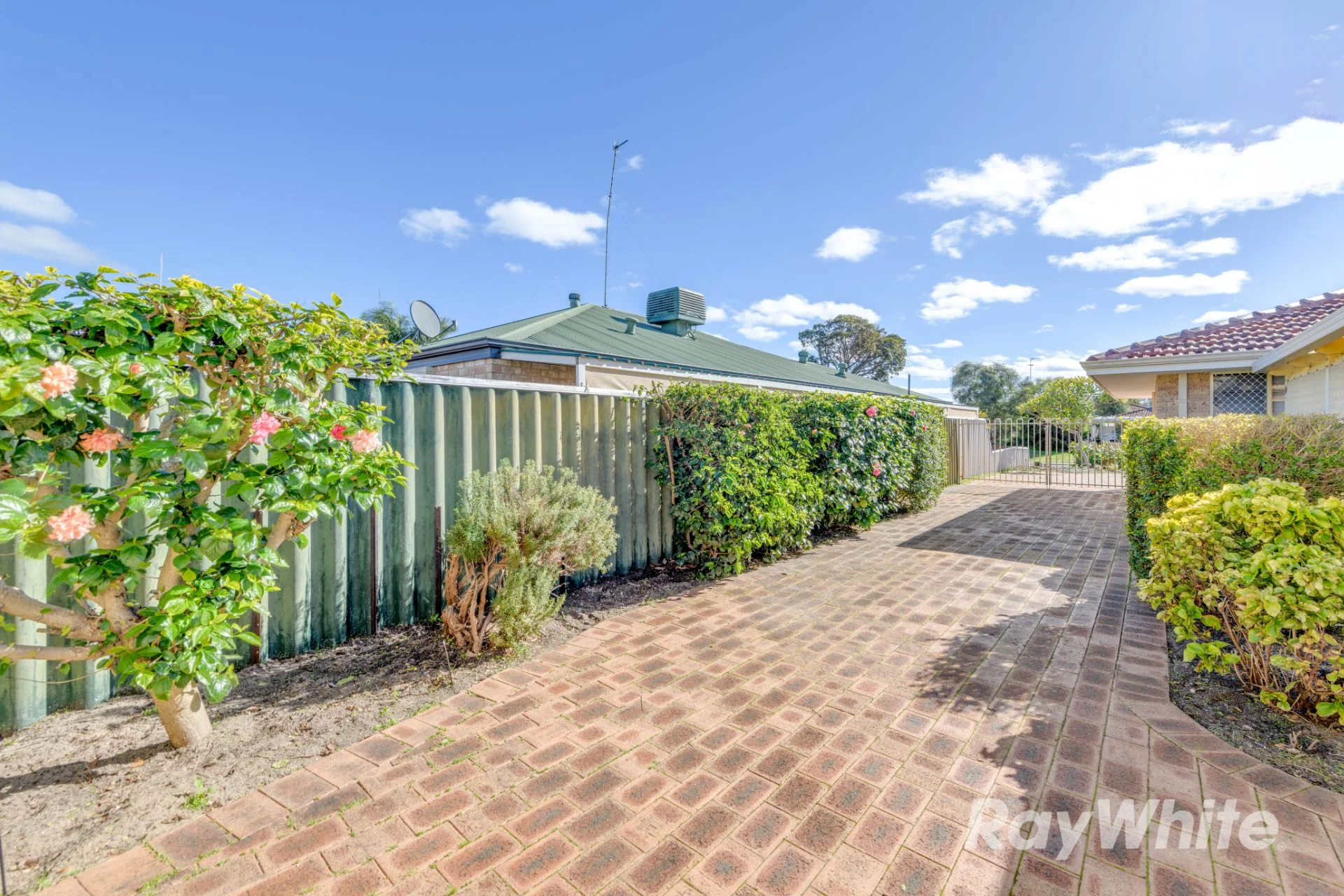 17 Pentland Crescent, Dudley Park WA 6210
