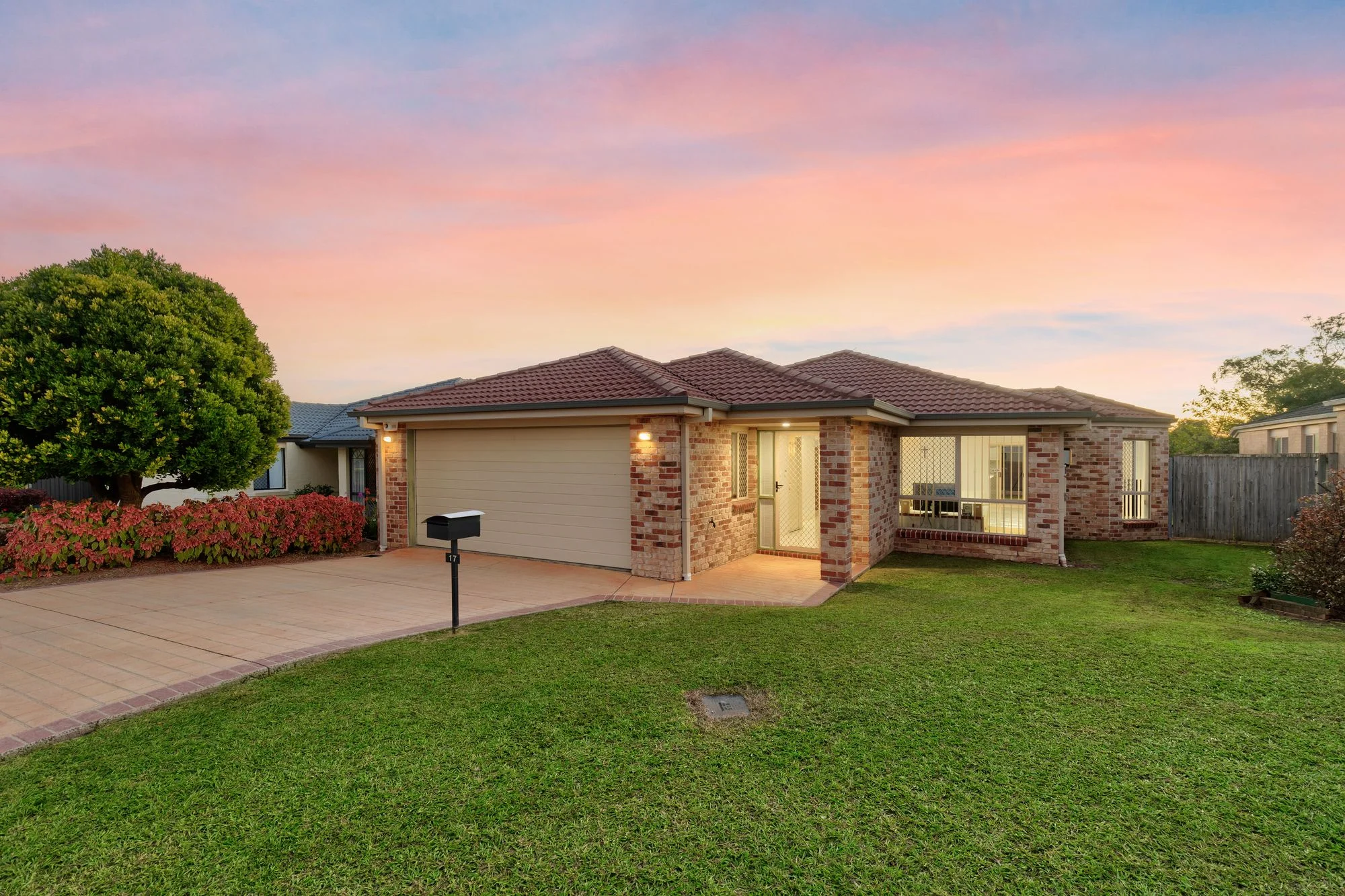 17 Pinedale Crescent, Parkinson, Qld 4115
