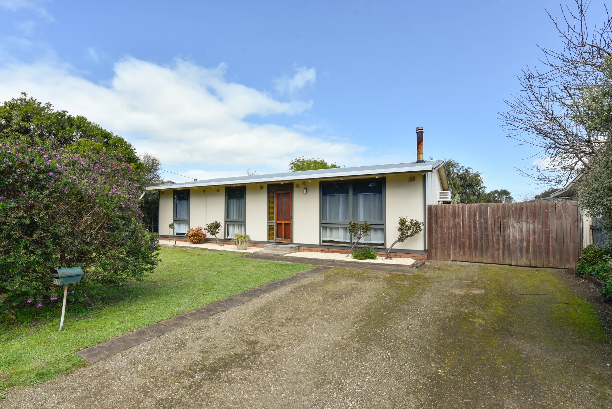 17 Rendelsham Road, Millicent, SA 5280