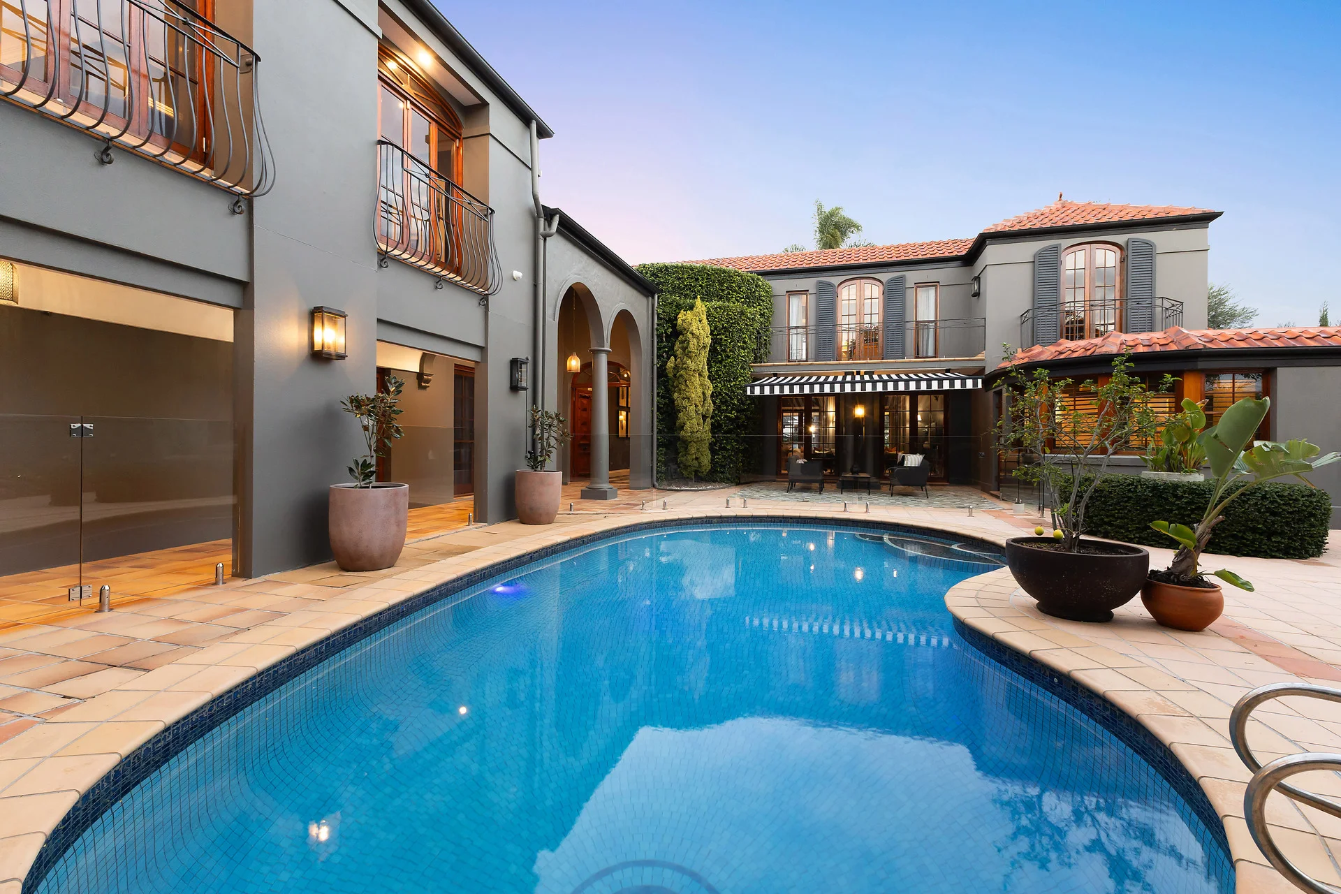 18 Binda Place, Sorrento, Qld 4217