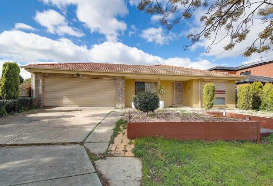 18 Colchester Cct, Roxburgh Park, Vic 3064