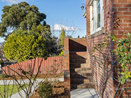 18 Doyle Avenue, Mount Stuart, Tas 7000