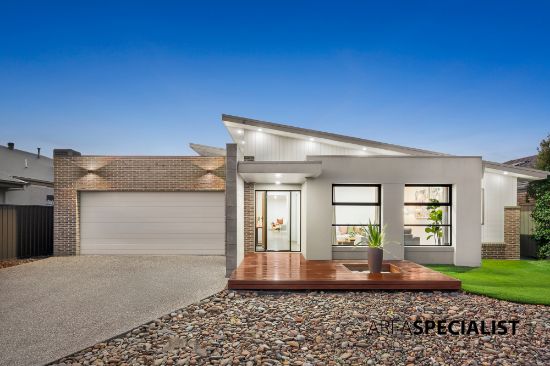 18 Flowerbloom Crescent, Clyde North, Vic 3978