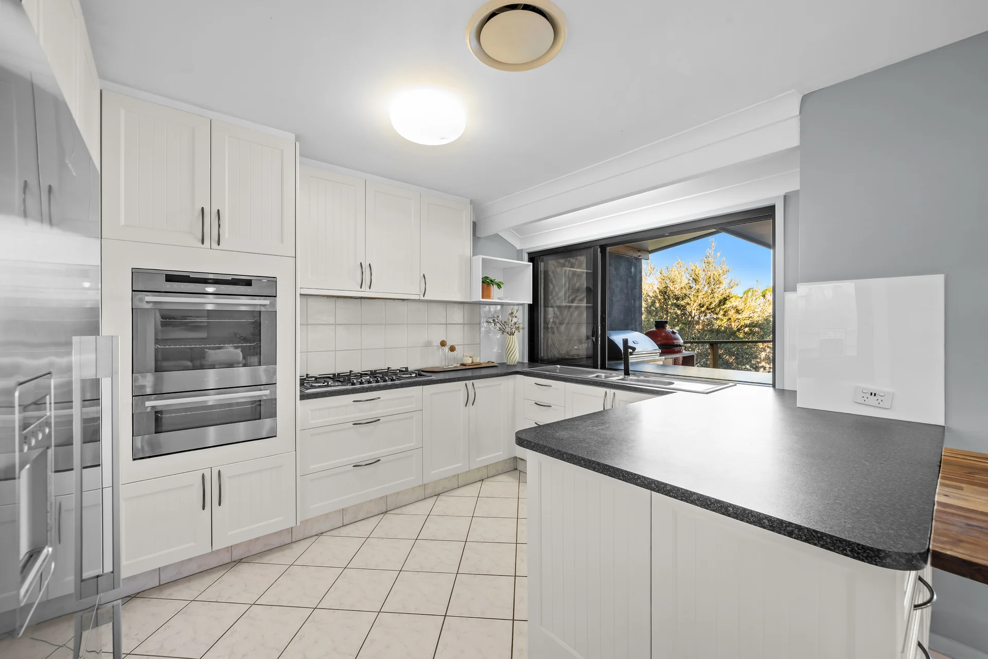 18 McIlwain Drive, Mermaid Waters, Qld 4218