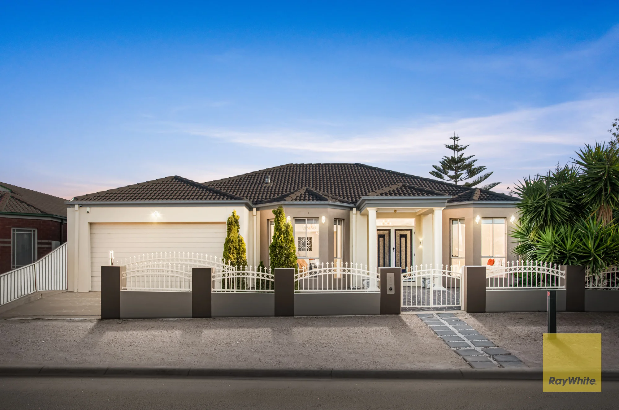 18 Nicholson Terrace, Taylors Hill, Vic 3037