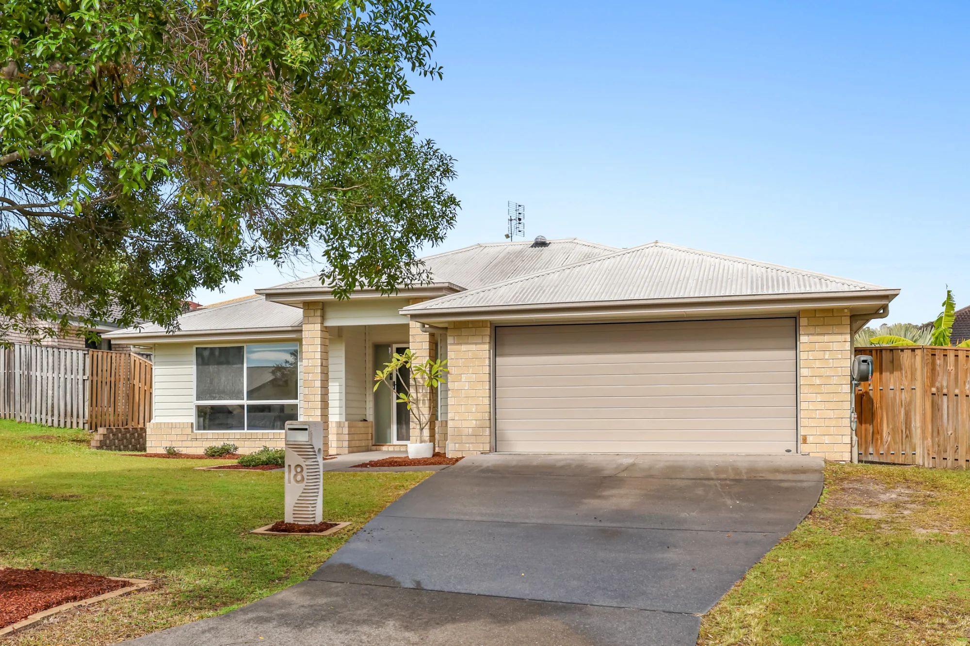18 Willunga Street, Pacific Pines, Qld 4211