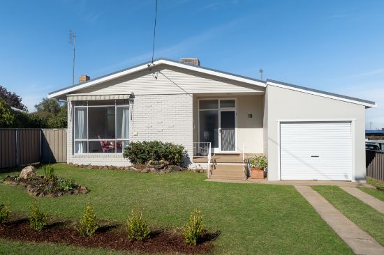 19 Macassar Street, Cowra, NSW 2794