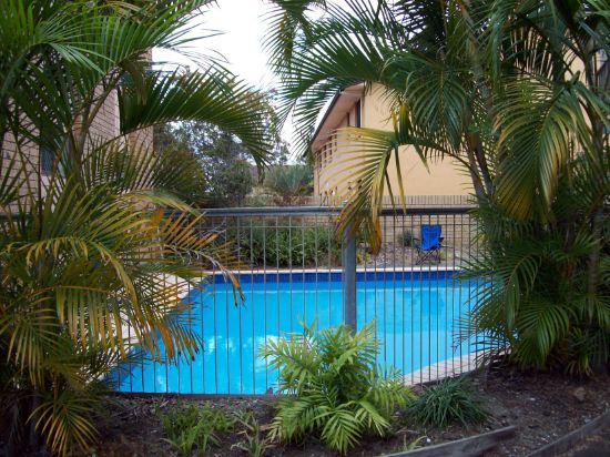 2/11 Christina Court, Mermaid Waters, Qld 4218