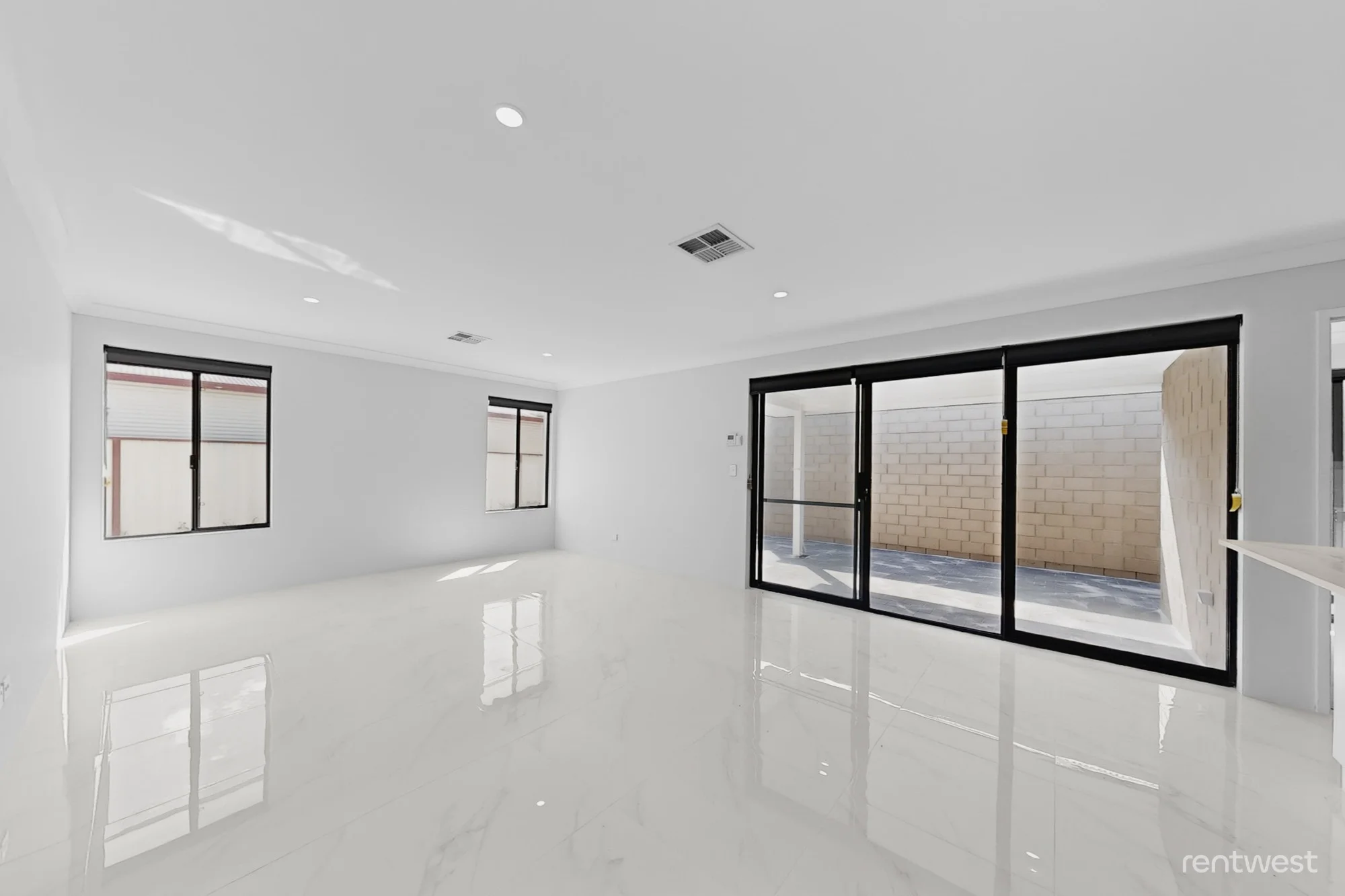 2/20 Wellaton St, Midvale, WA 6056