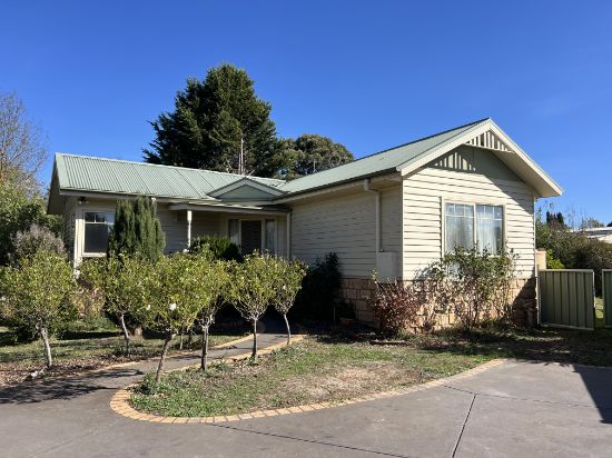 2/29A Wrixon Street, Romsey, Vic 3434