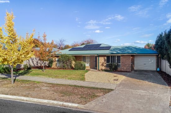 2/4 Cambridge Drive, Mansfield, Vic 3722
