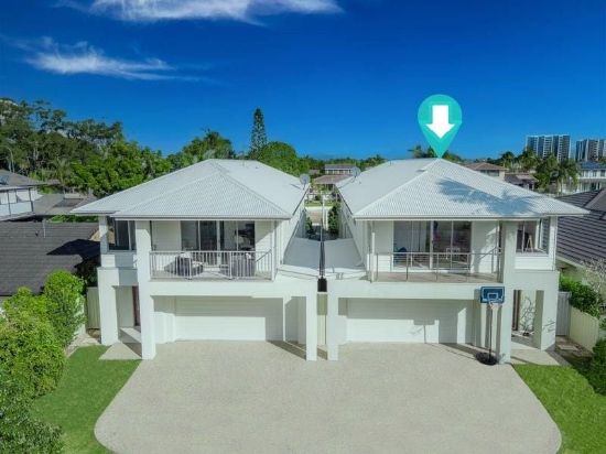 2/4 Coobowie St, Broadbeach Waters, Qld 4218