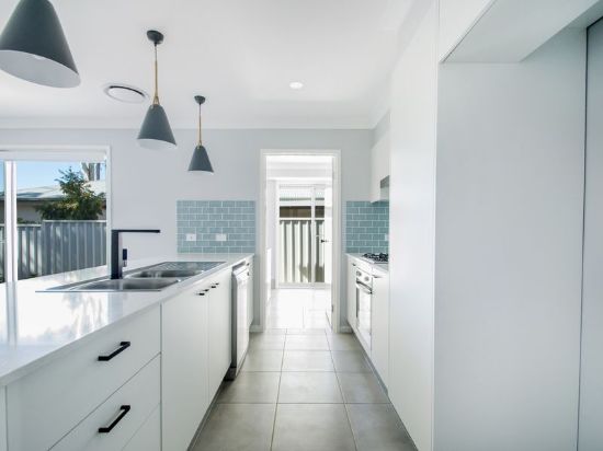 2/64 Pembroke Street, Cambridge Park, NSW 2747