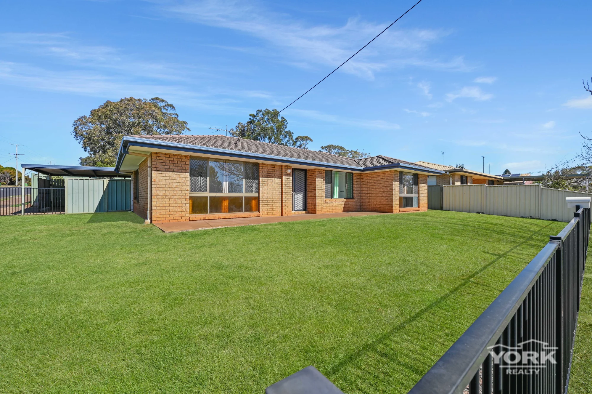 2 Champagne Crescent, Wilsonton Heights, Qld 4350