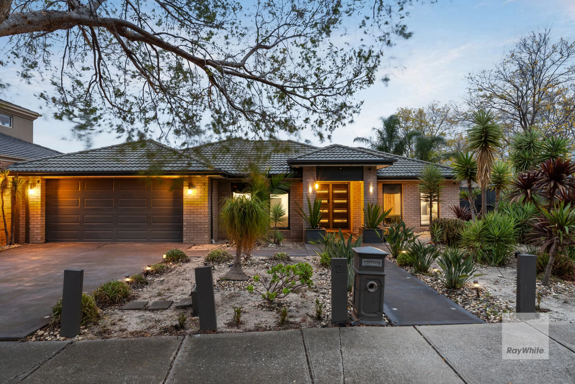 2 Coogee Drive, Taylors Hill, Vic 3037