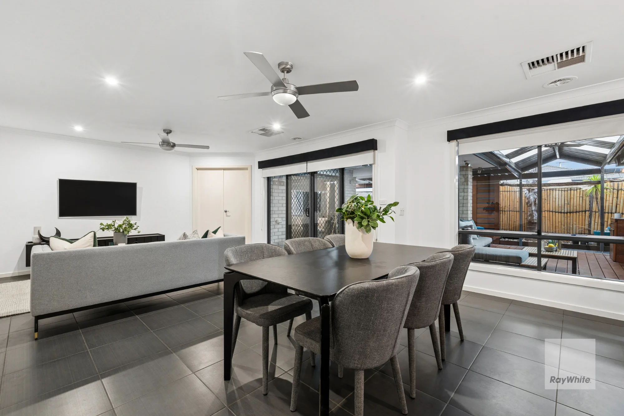 2 Coogee Drive, Taylors Hill, Vic 3037