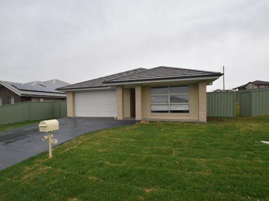 2 Francis Place, Young, NSW 2594