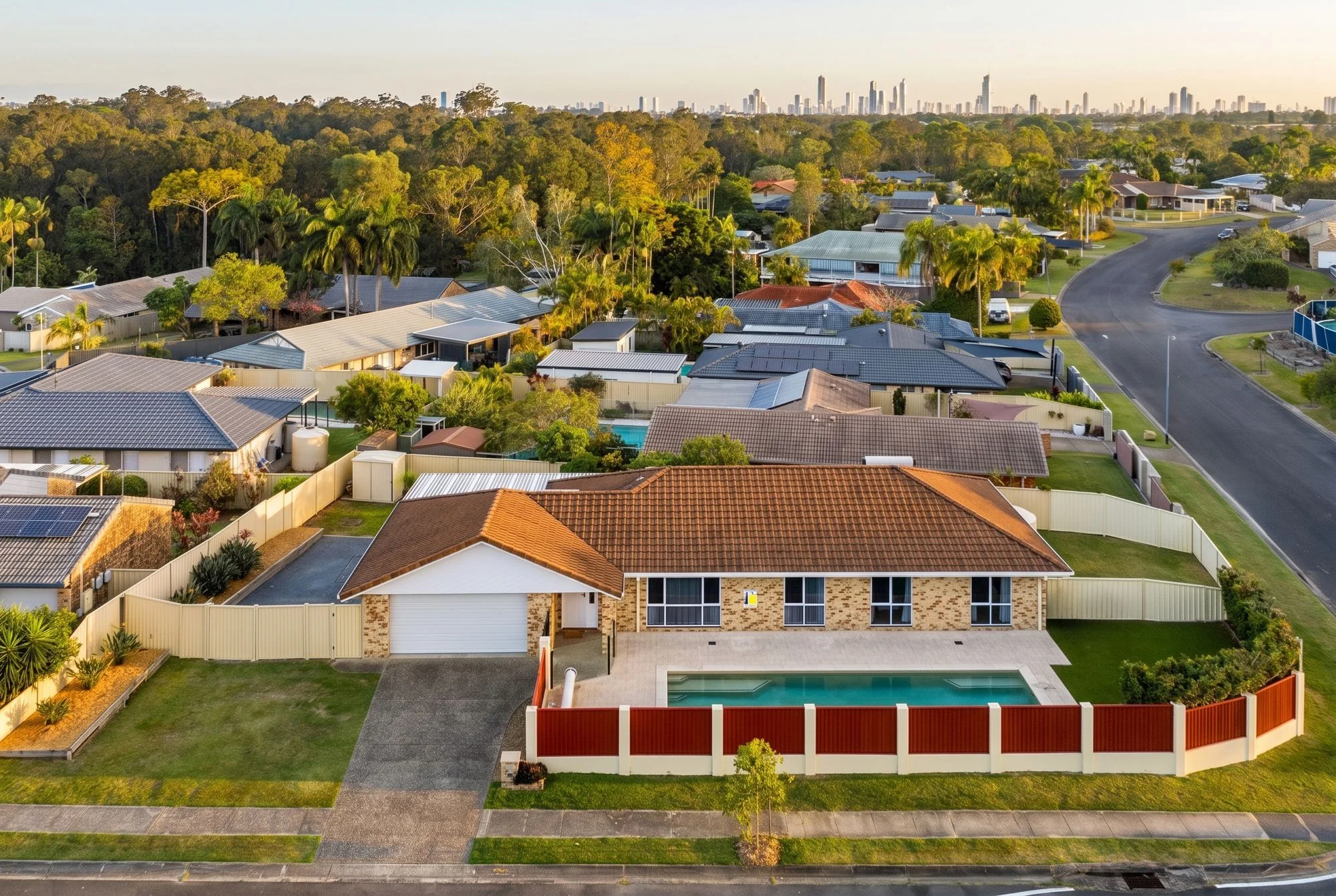 2 Hastings Crescent, Carrara QLD 4211