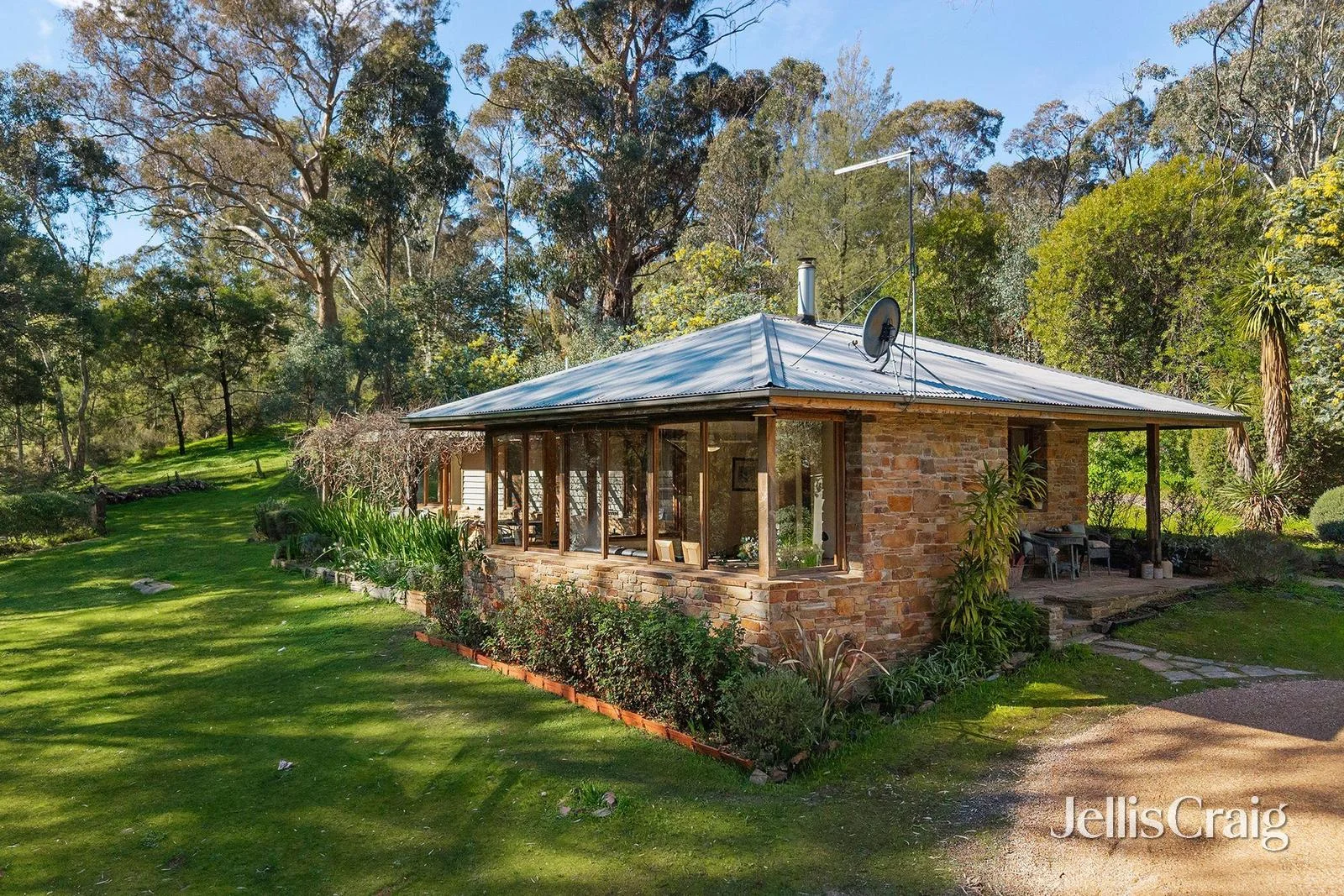 2 Llewellyn Road, Golden Point, Vic 3451