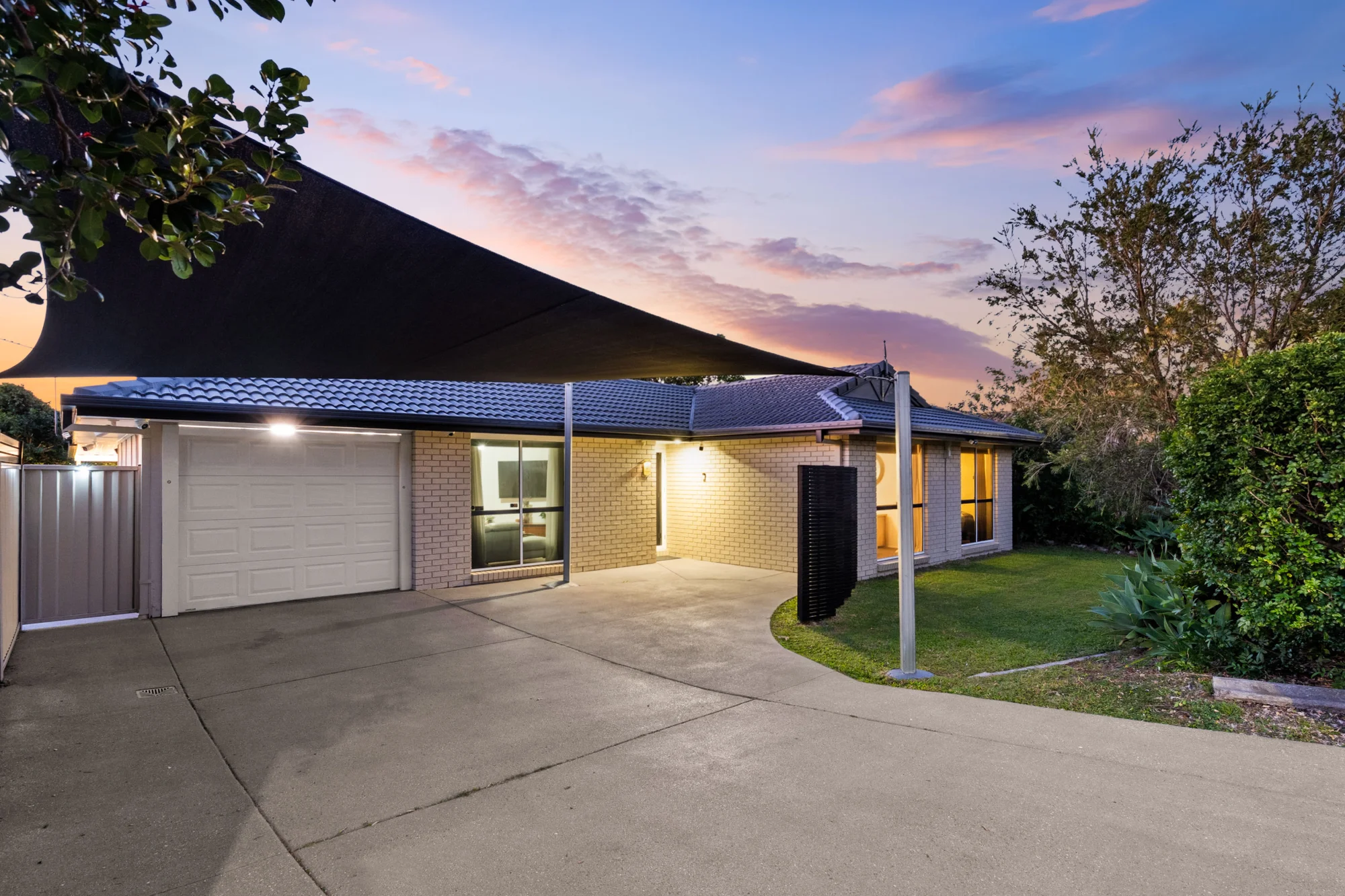 2 Mooloolah Court, Hillcrest, Qld 4118