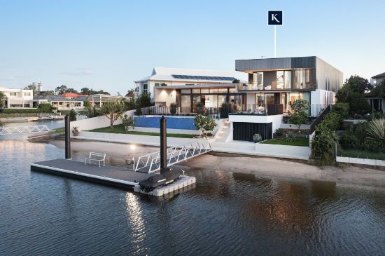 2 Saywell Street, Sorrento, Qld 4217