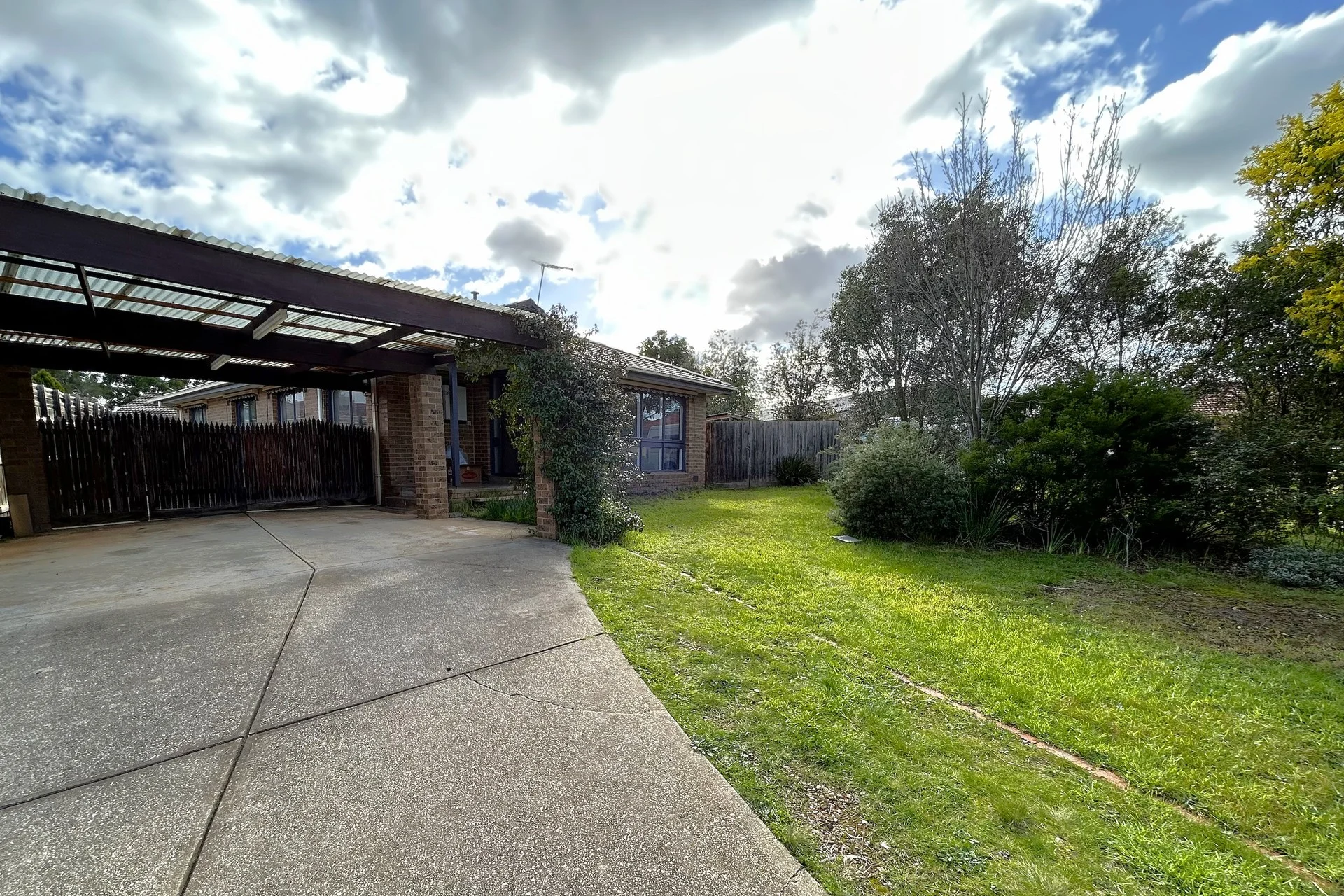 2 Wyatt Place, Melton West, Vic 3337