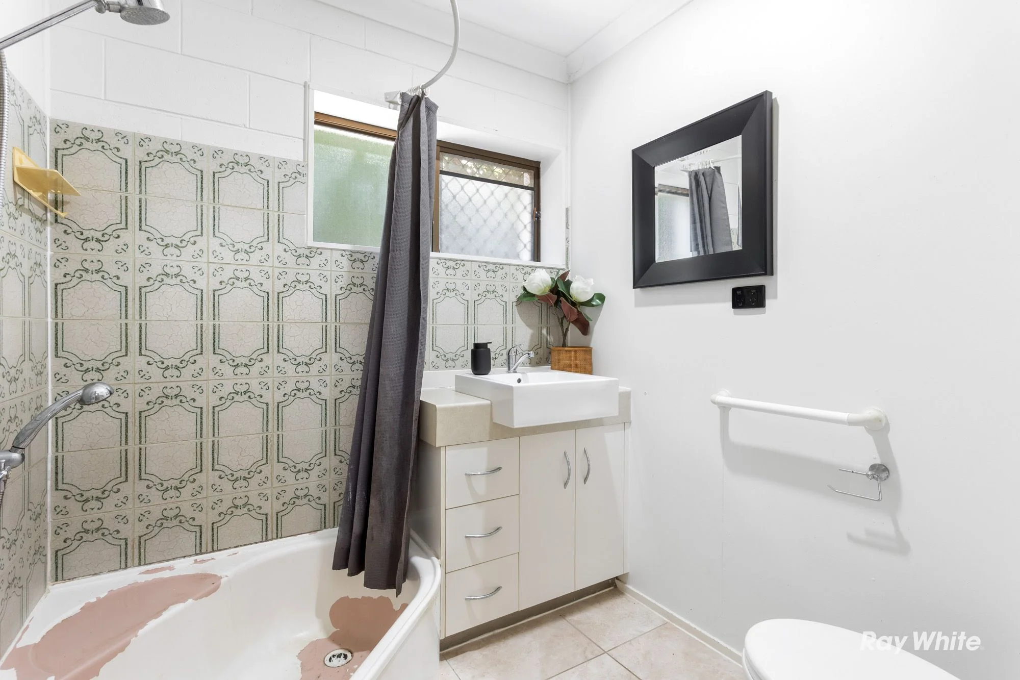 20 Ocean Parade, Cooee Bay QLD 4703