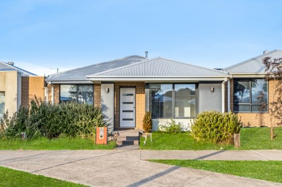 202 Wheelers Park Drive, Cranbourne North, Vic 3977
