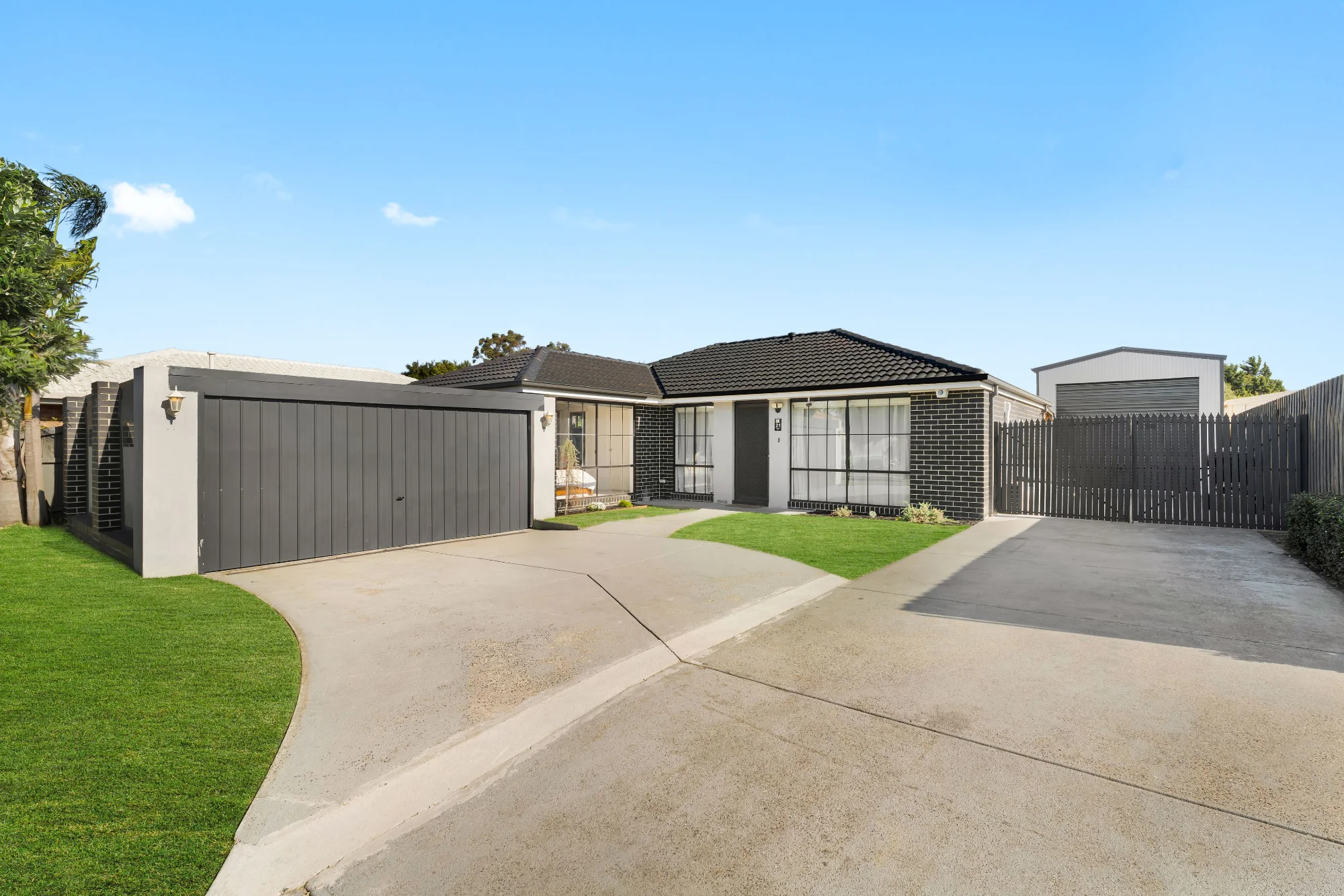 21 Lansell Drive, Cranbourne North VIC 3977