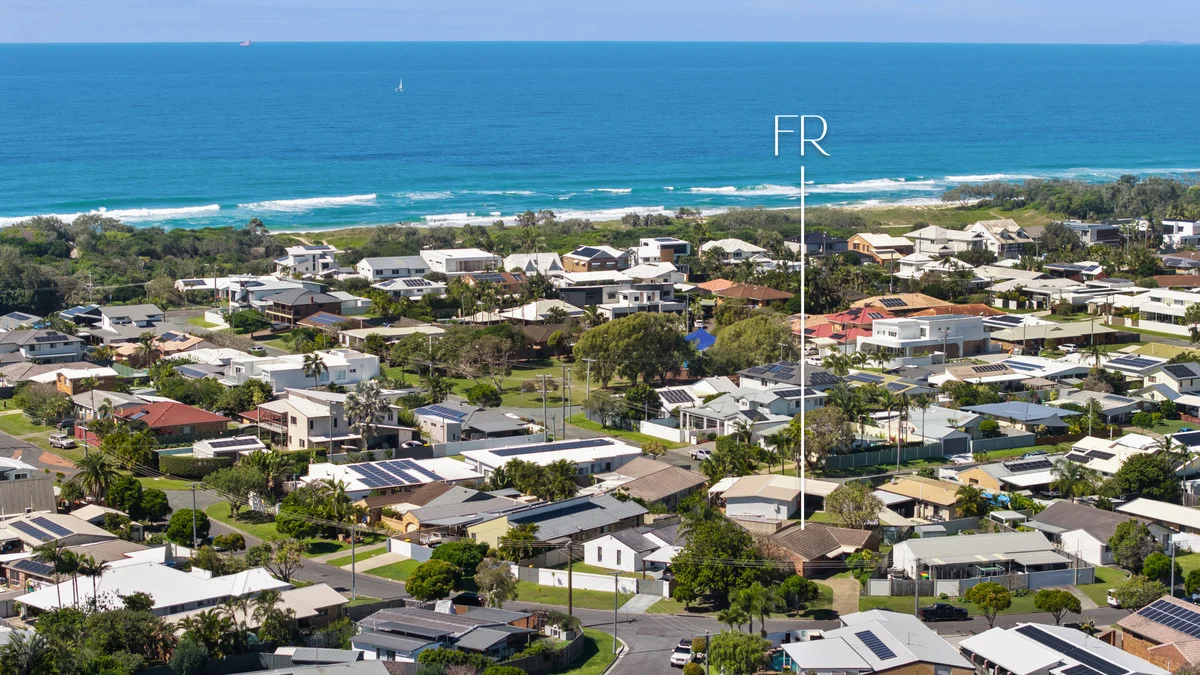 21 Lapoinya Crescent, Warana, Qld 4575