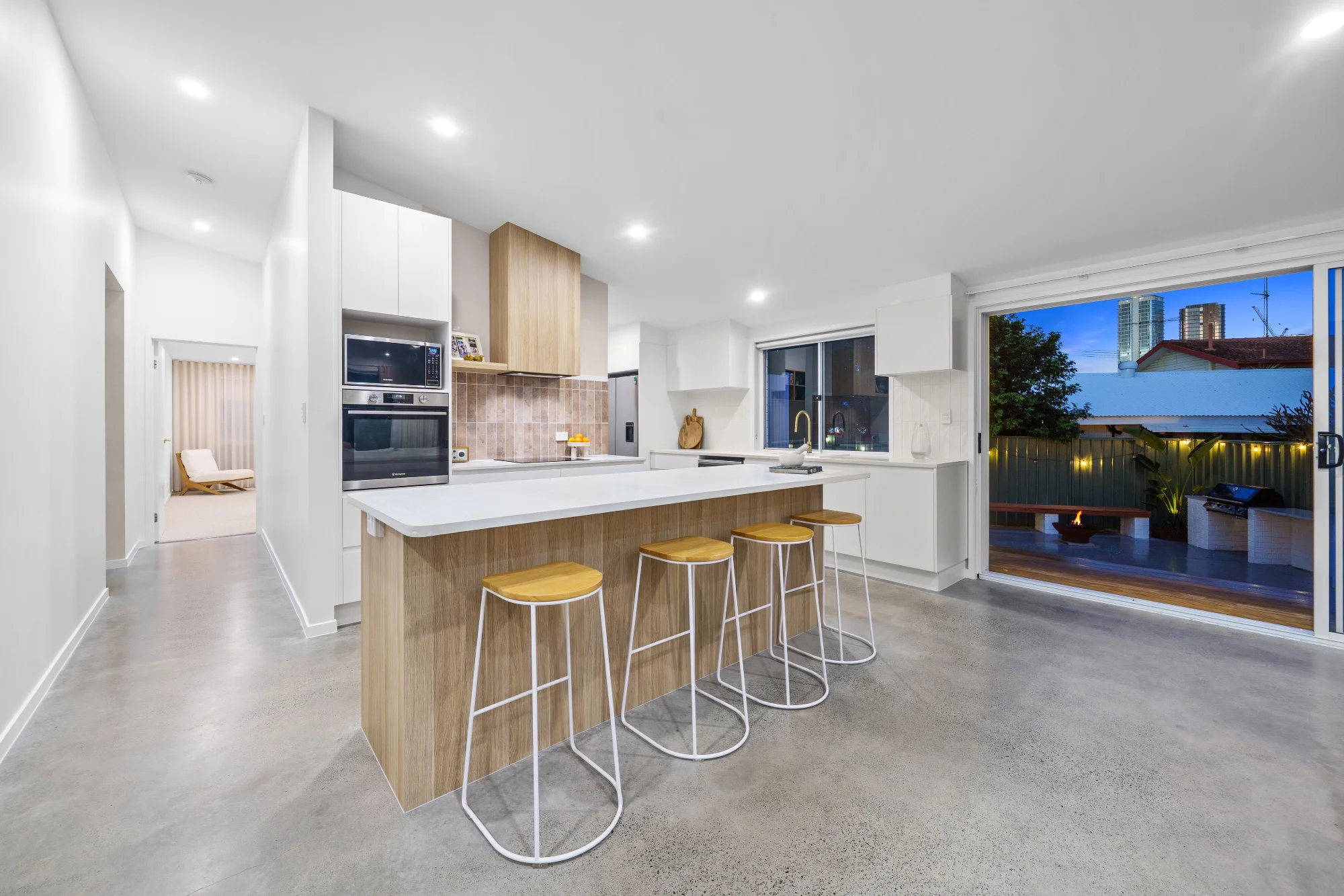 21 Yoorana Place, Broadbeach Waters QLD 4218