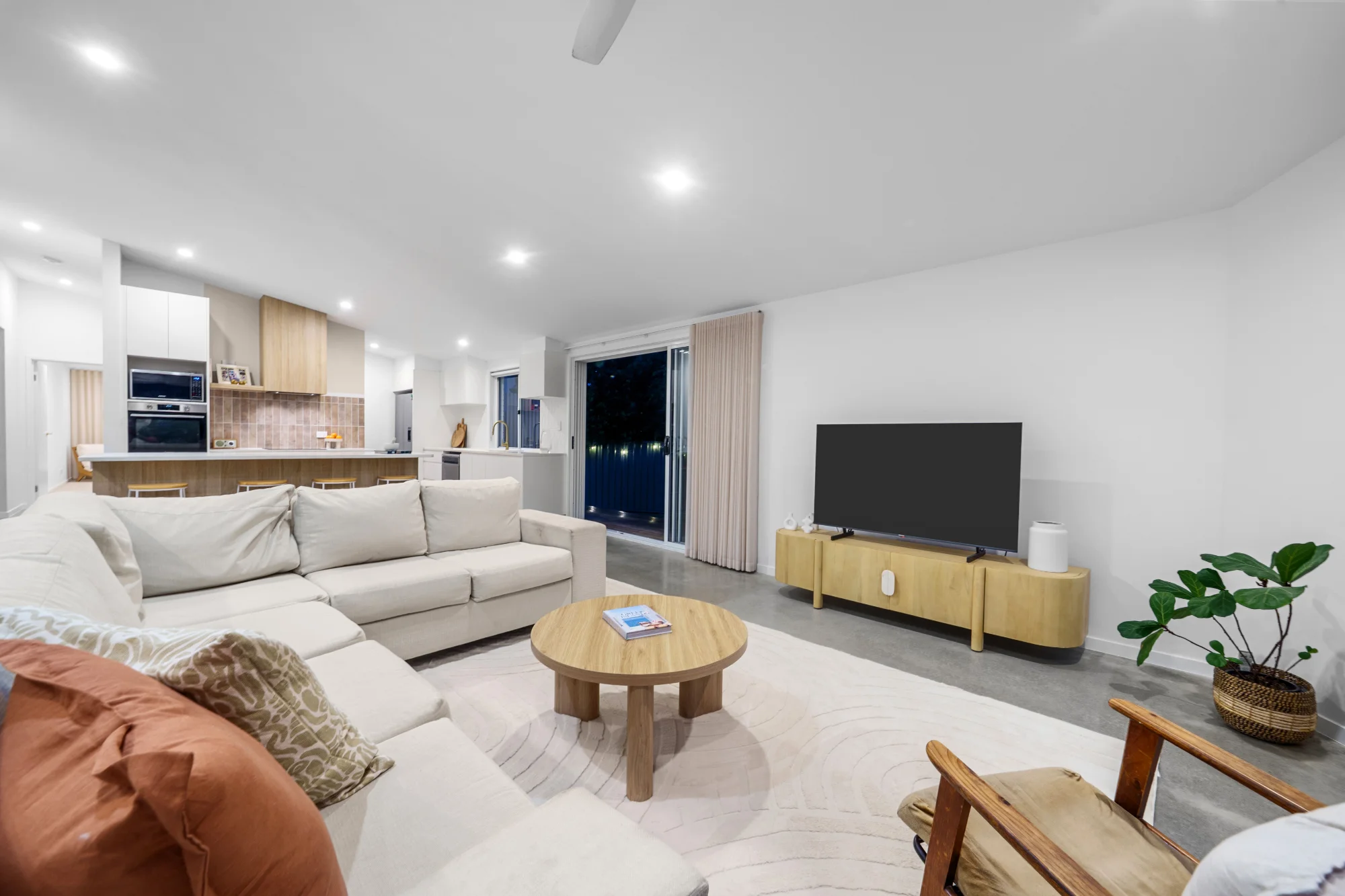 21 Yoorana Place, Broadbeach Waters QLD 4218