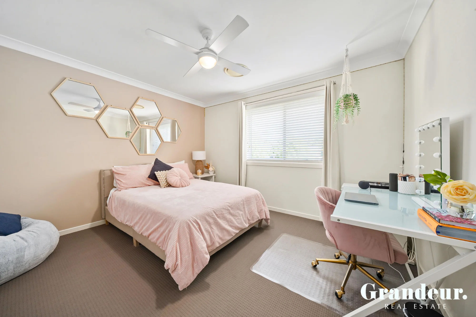 22 Hargrave Avenue, Middleton Grange, NSW 2171
