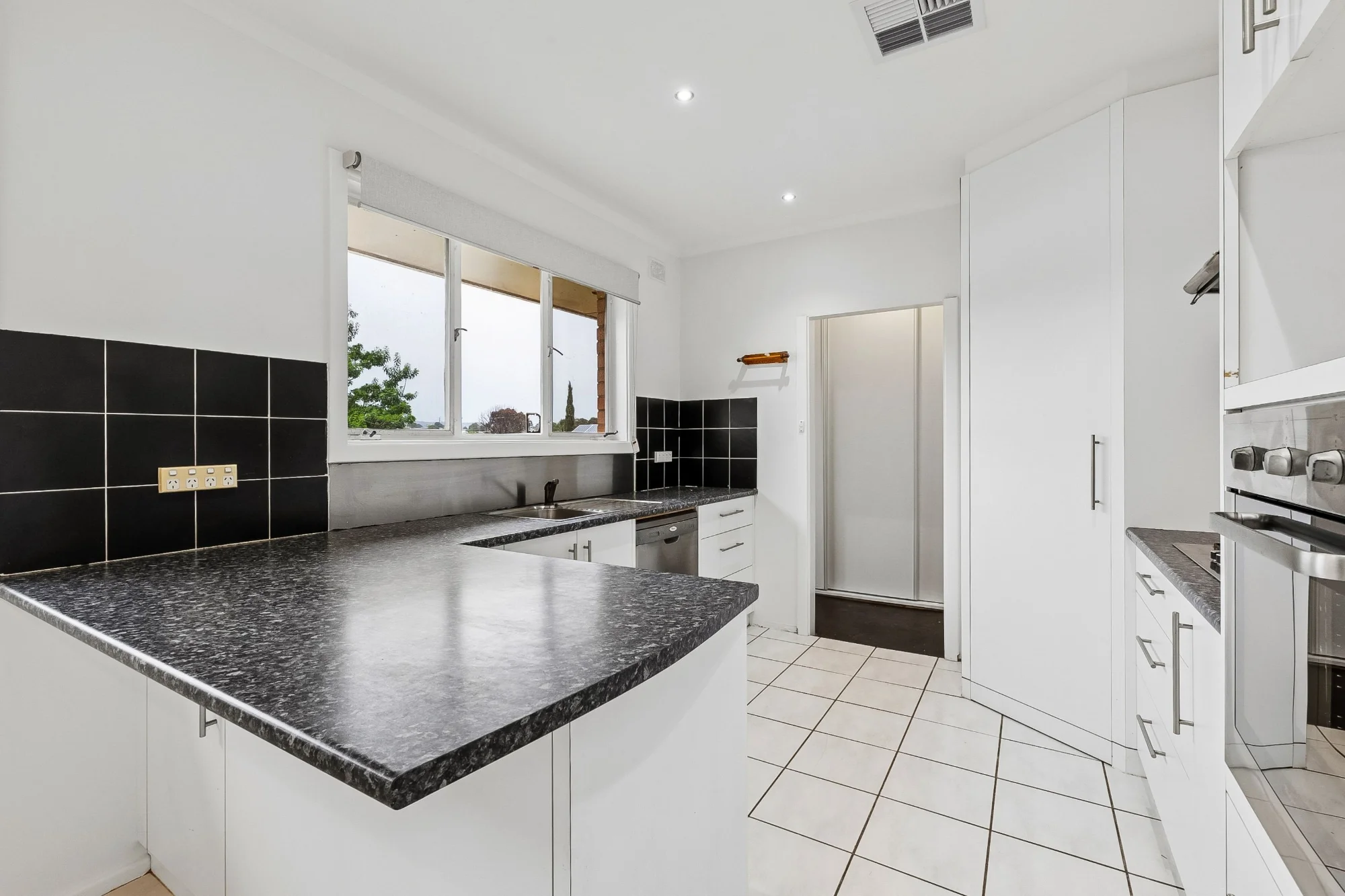 22 Ray Avenue, Morphett Vale SA 5162