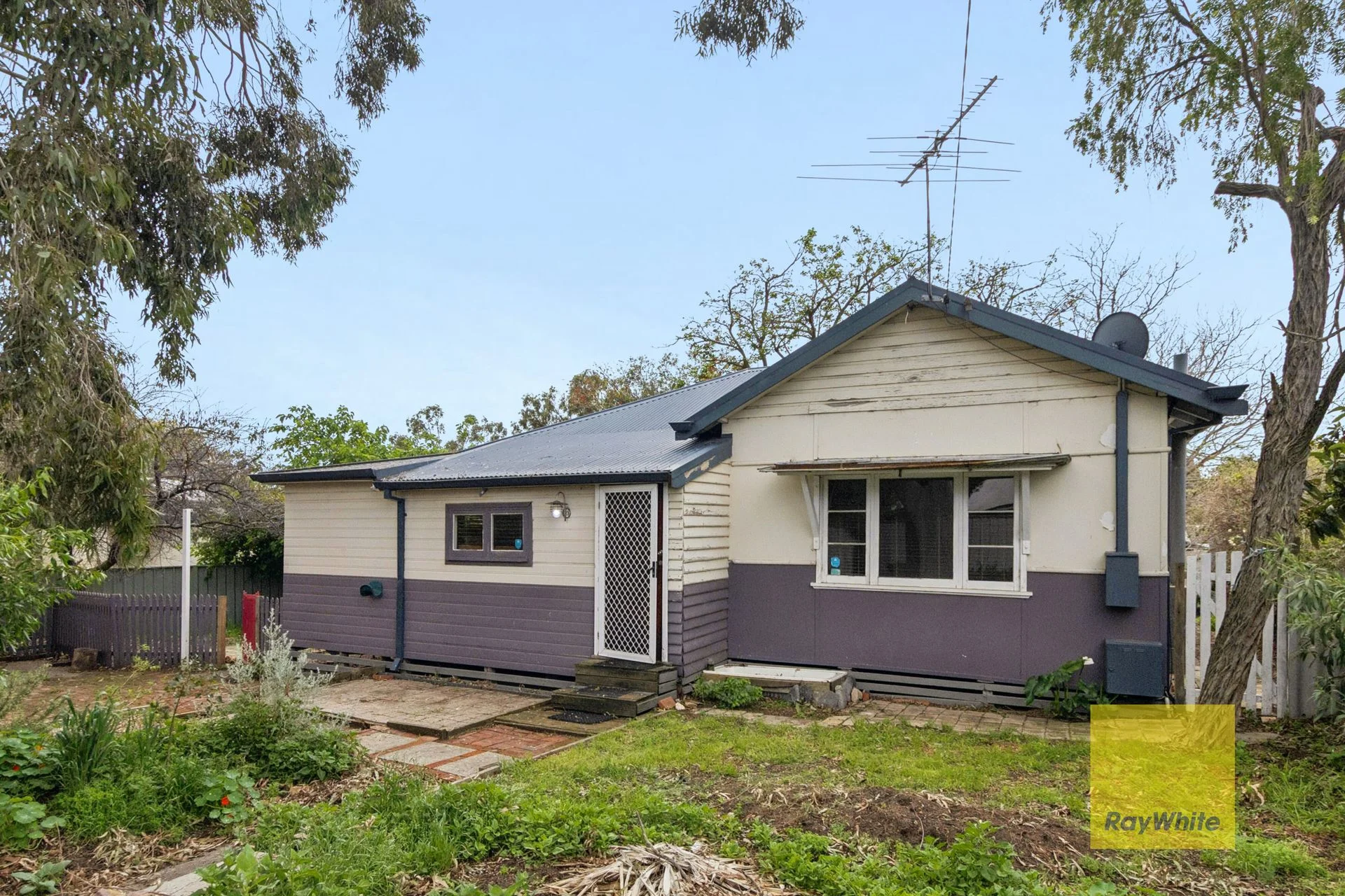 23 Jinda Road, Koongamia, WA 6056