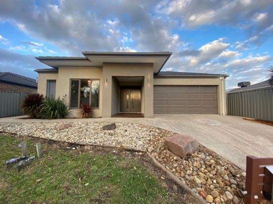 23 Stately Drive, Cranbourne East, Vic 3977