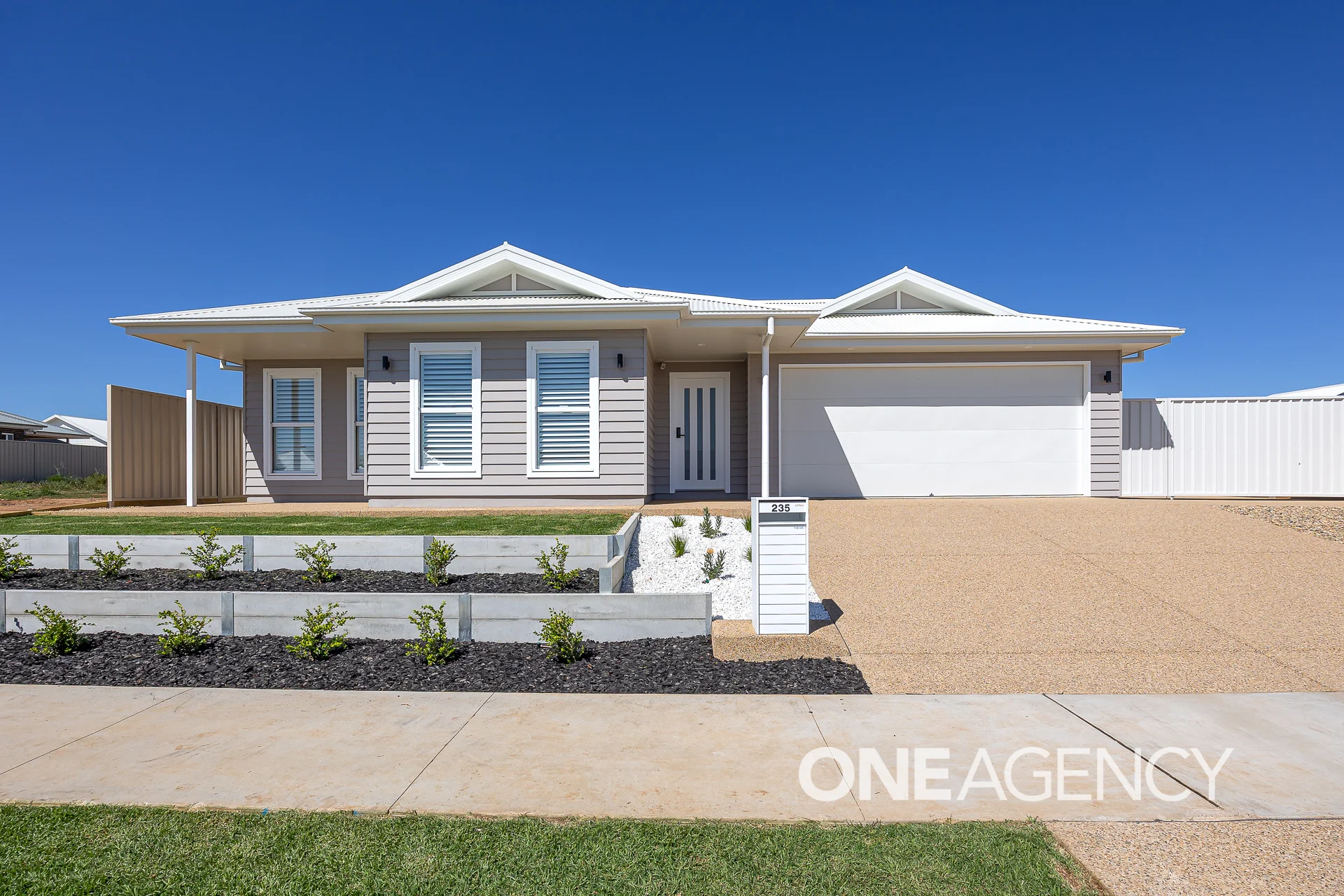 235 MUTTAMA PARADE, Gobbagombalin, NSW 2650