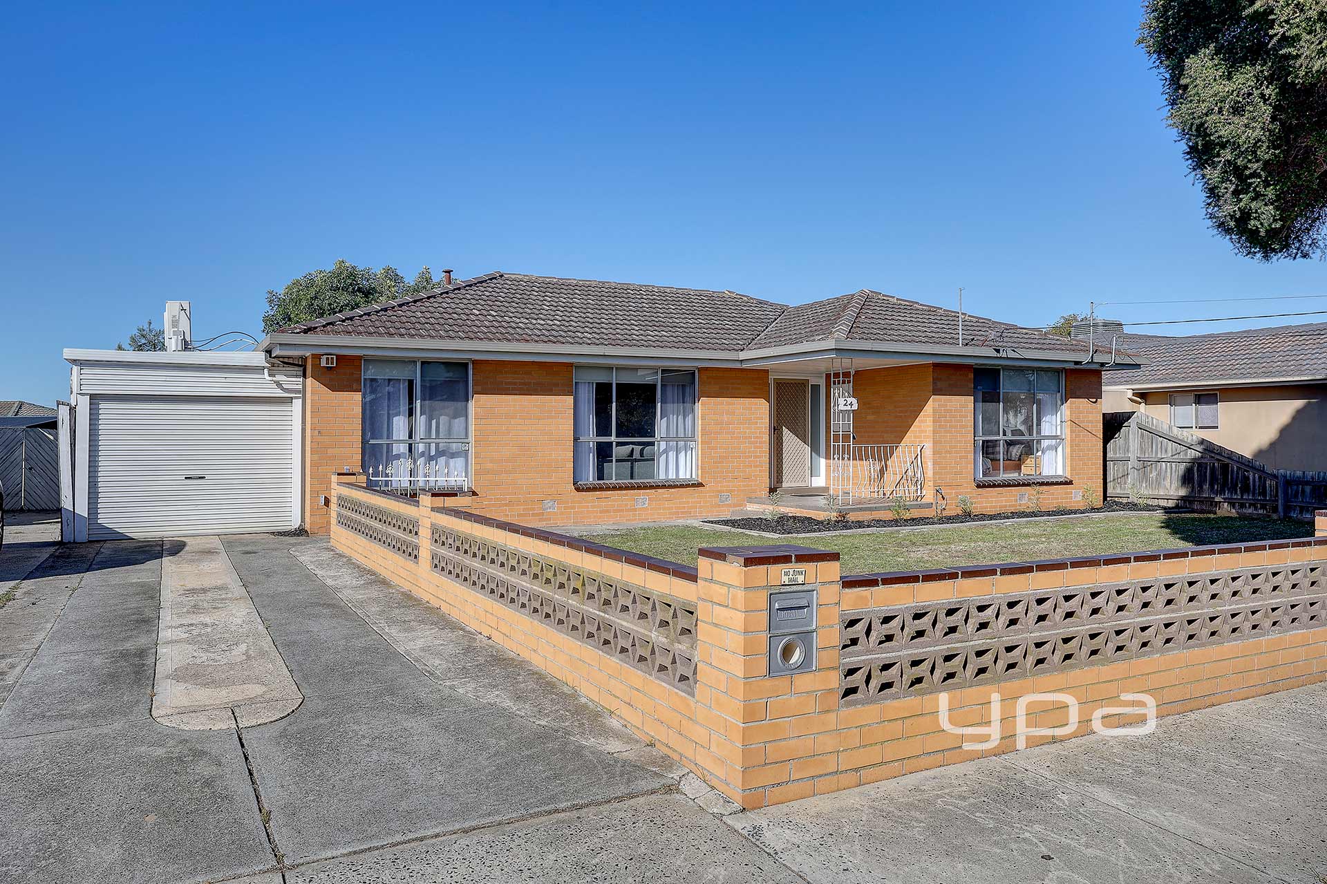 24 Burbank Avenue, Gladstone Park, Vic 3043 24 Burbank Avenue, Gladstone Park, Vic 3043