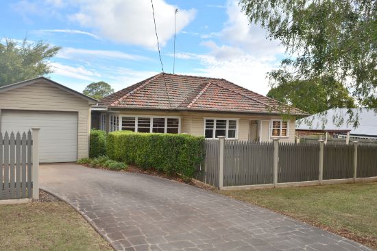 24 Collins Street, Mount Lofty, Qld 4350