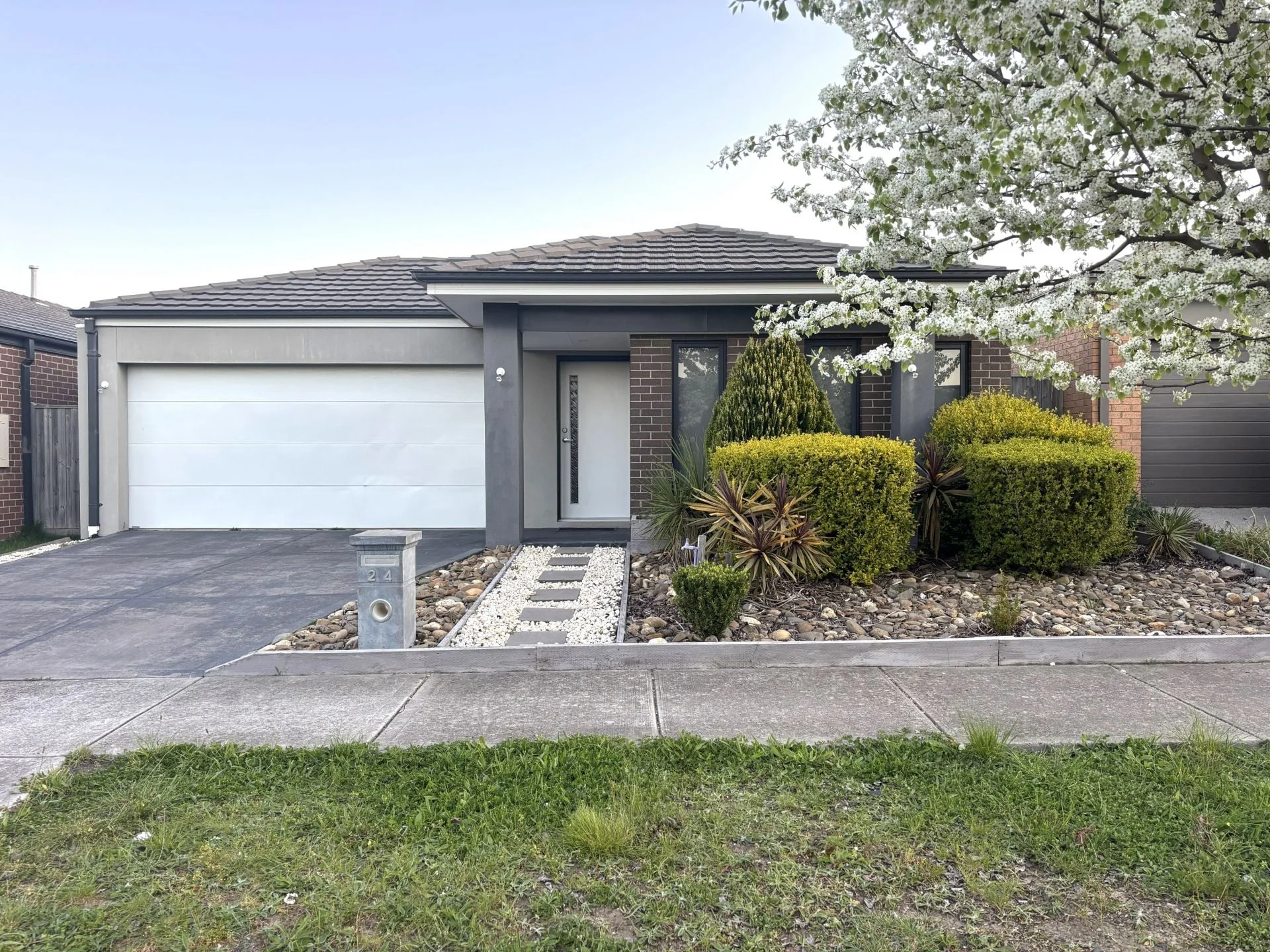 24 Hartney Av, Mickleham, Vic 3064