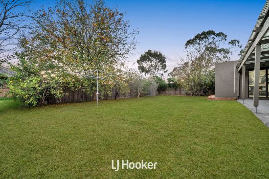24 James Cook Drive, Endeavour Hills, Vic 3802