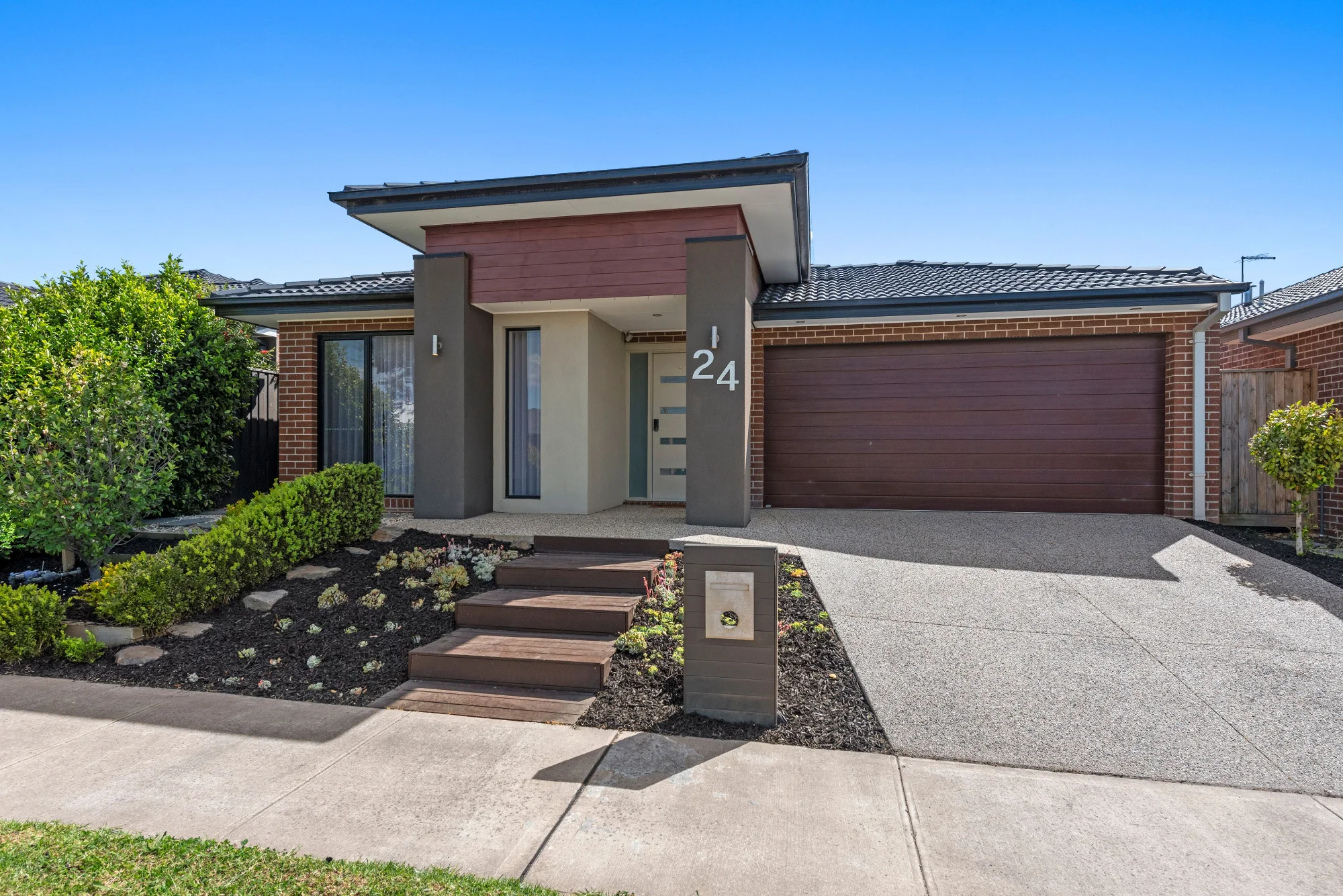 24 Lancelot Avenue, Clyde VIC 3978