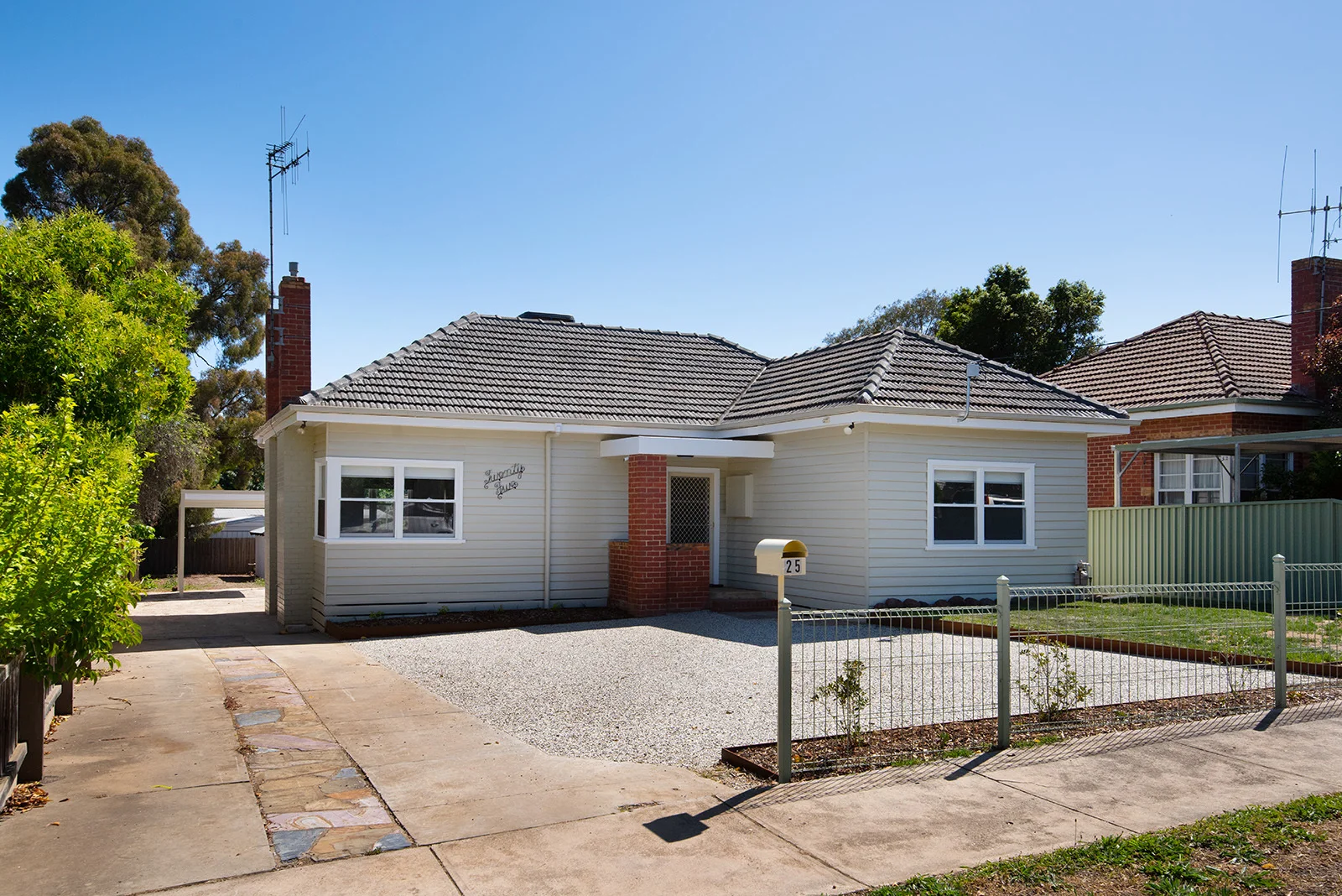 25  Hammer Street, Flora Hill, Vic 3550