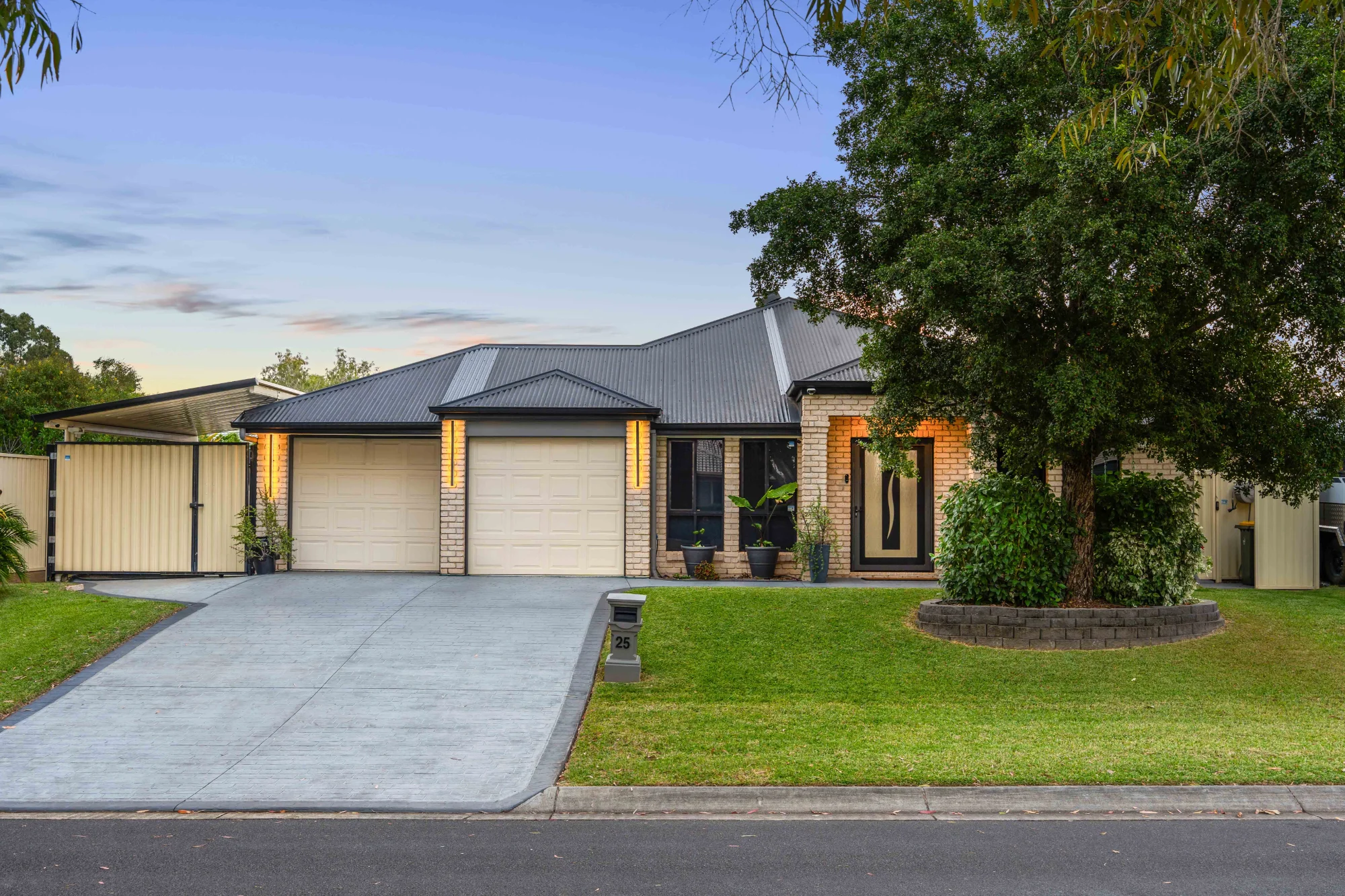 25 Jessica Crescent, Nudgee, Qld 4014