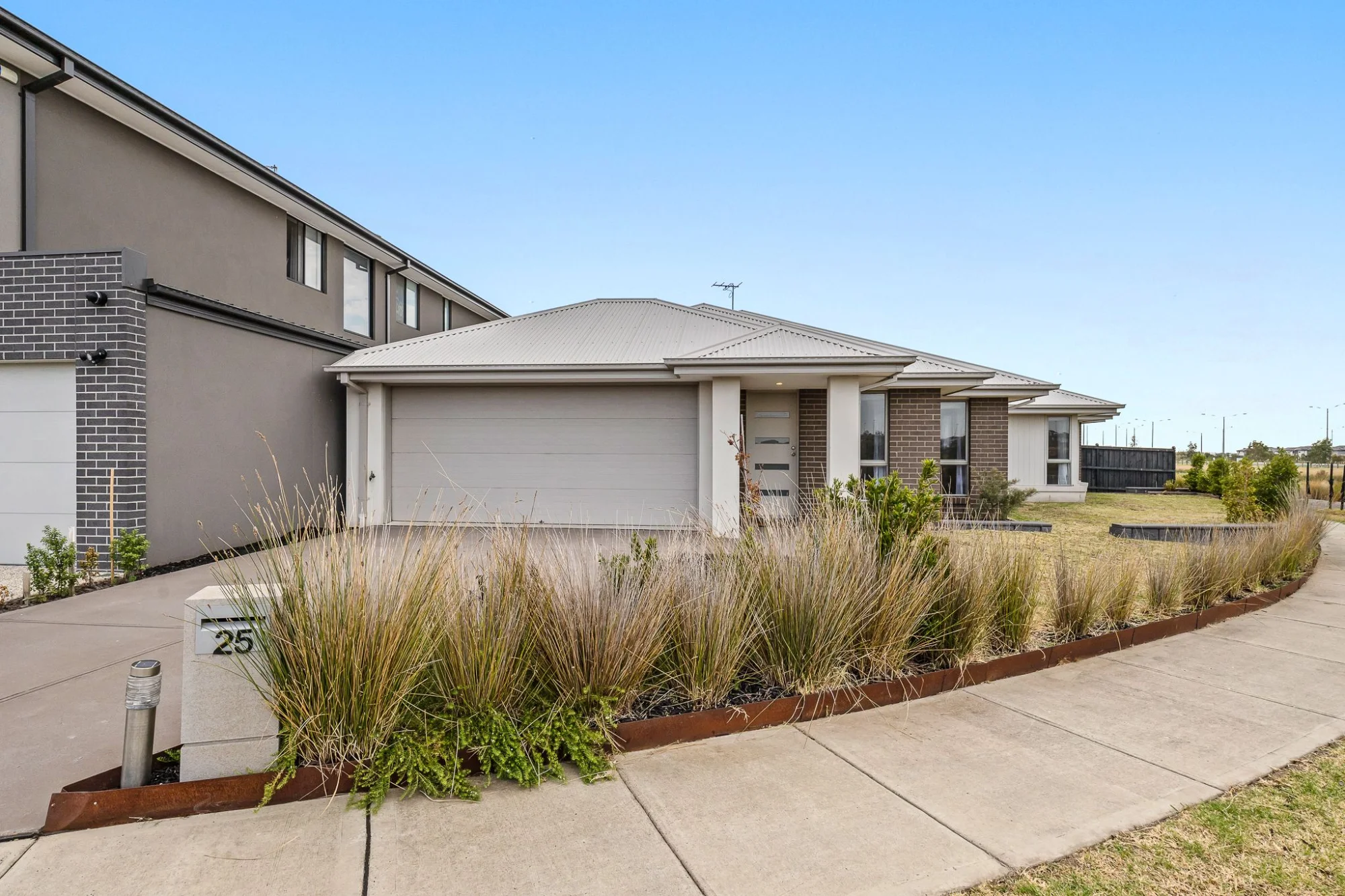 25 Tarnbeck Circuit, Clyde North VIC 3978